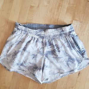 Lululemon Shorts 12 EUC